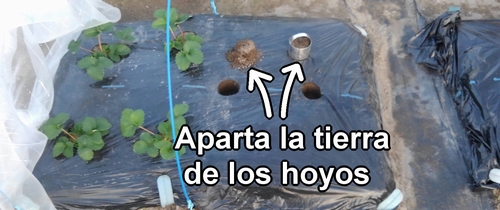 Aparta la tierra de los hoyos